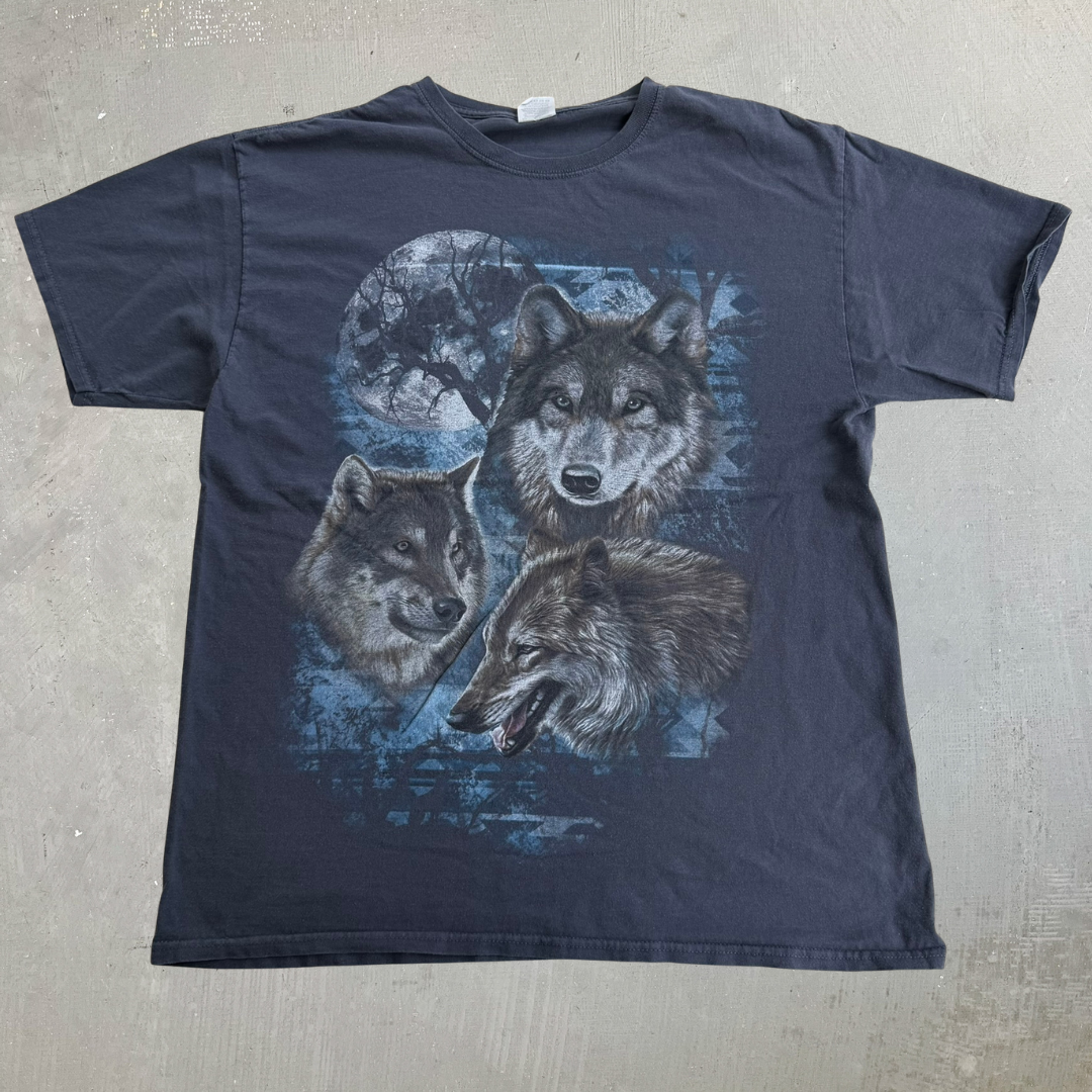 J- Vintage Wolves Forest & Moon Graphic Fruit Of The Loom Tag Tee - L
