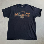J- Vintage '12 Harley Davidson Apache Junction Arizona Graphic Tee - L