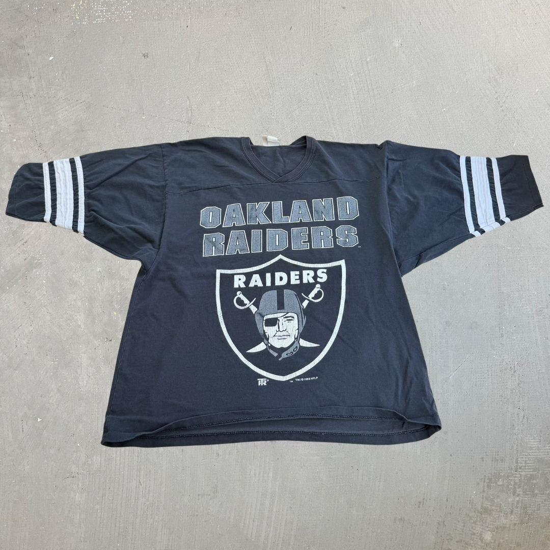 J- Vintage '95 Oakland Raiders NFL Logo Graphic Single Stitch Jersey Style Tee - L