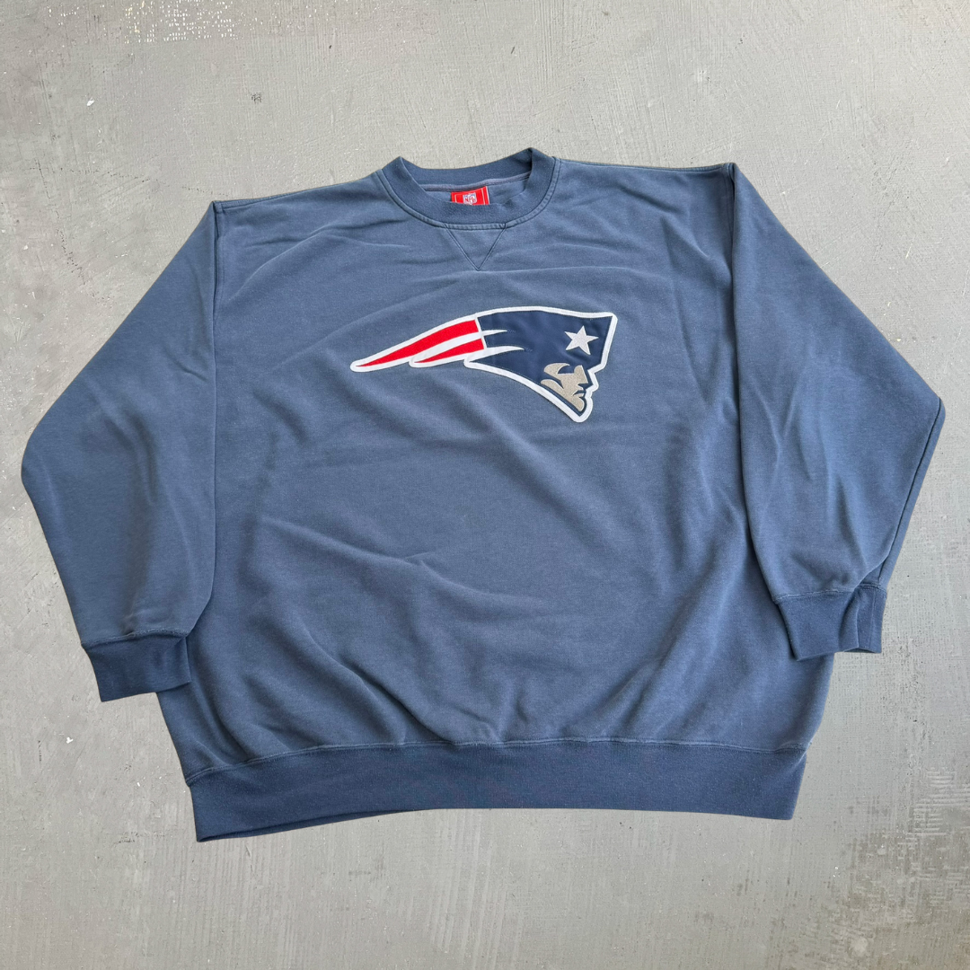 J- Vintage New England Patriots NFL Embroidered Logo Crewneck - 2XL
