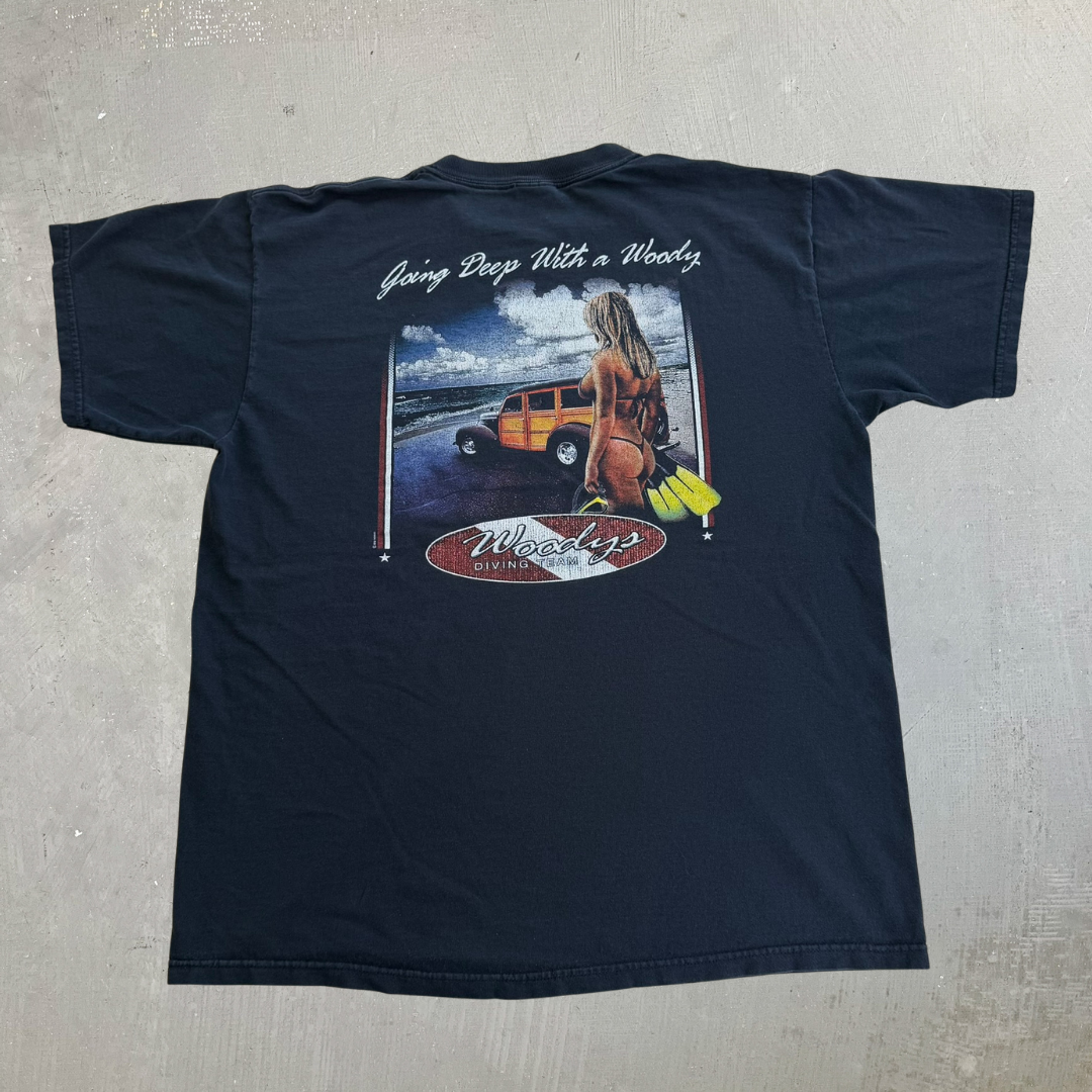 J- Vintage '99 Maui & Sons Woody's Driving Team Graphic Tee - L