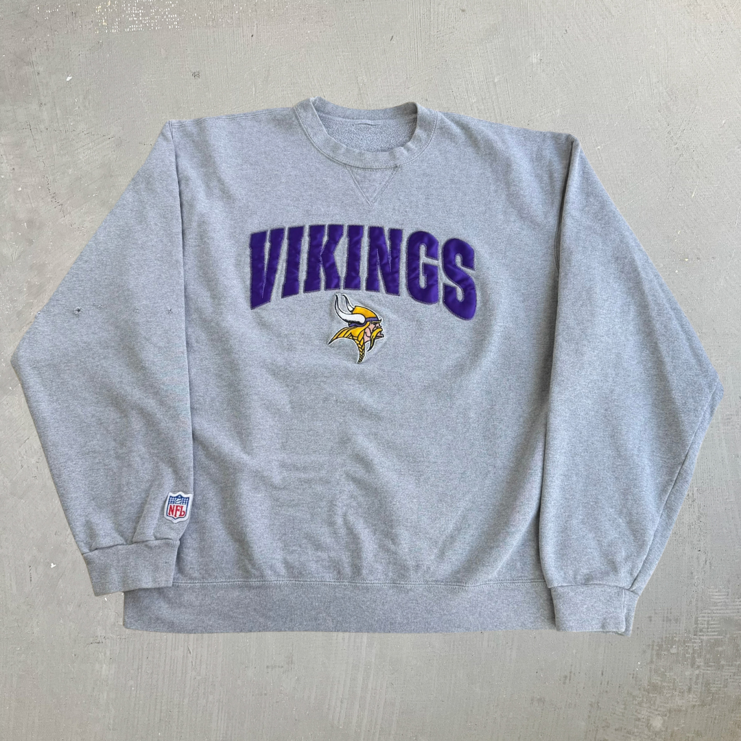 J- Vintage Minnesota Vikings NFL Champion Embroidered Text & Logo Graphic Crewneck - XL
