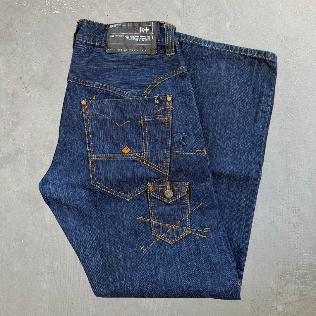 J- Vintage Y2K Rocawear Classic Fit Straight Leg Jeans - w34 (fits 34x32)