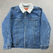 J- Vintage Levi's Sherpa Lined Denim Jacket - L