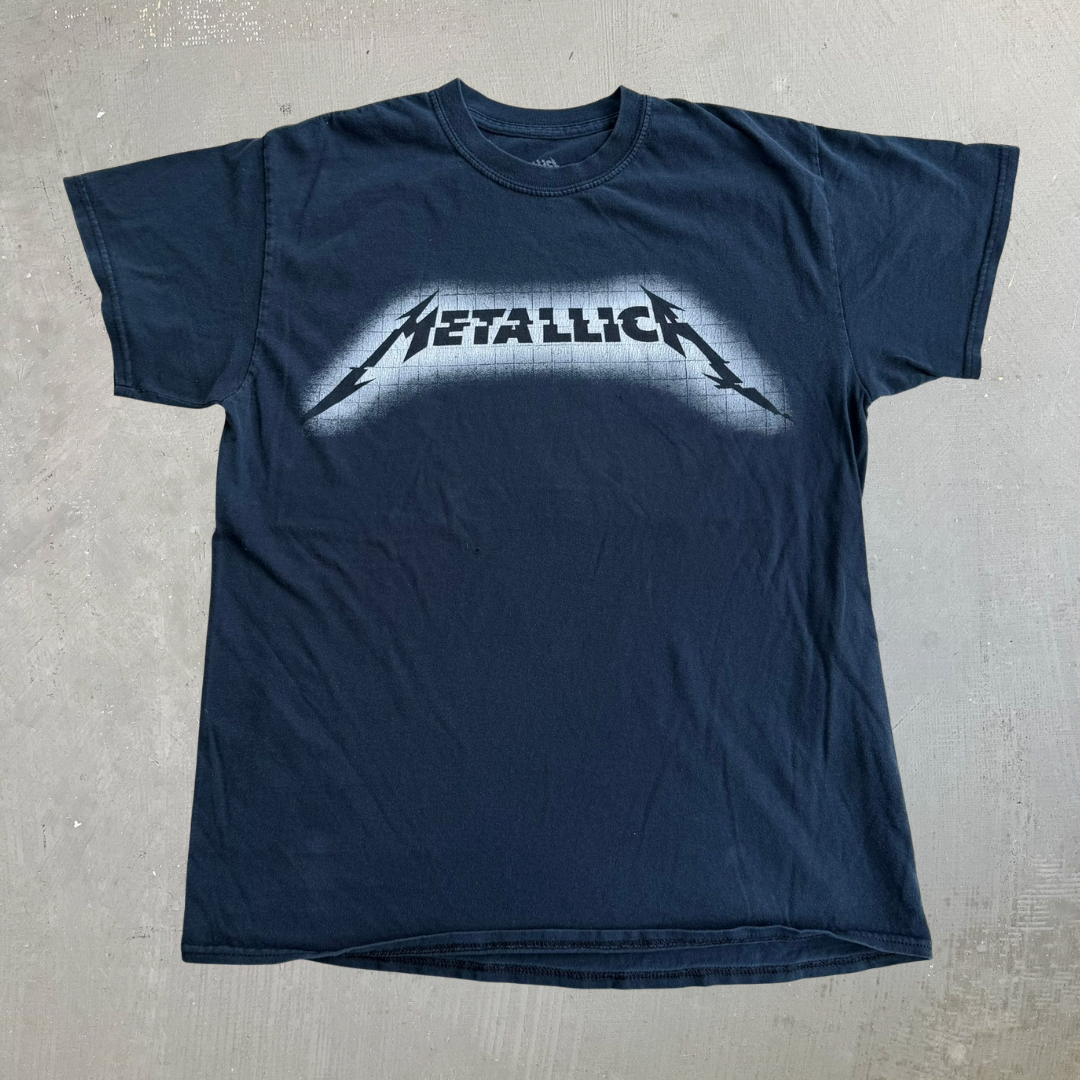 J- 2010s Metallica Enjoy The Show Logo Graphic & Picture Tee - M