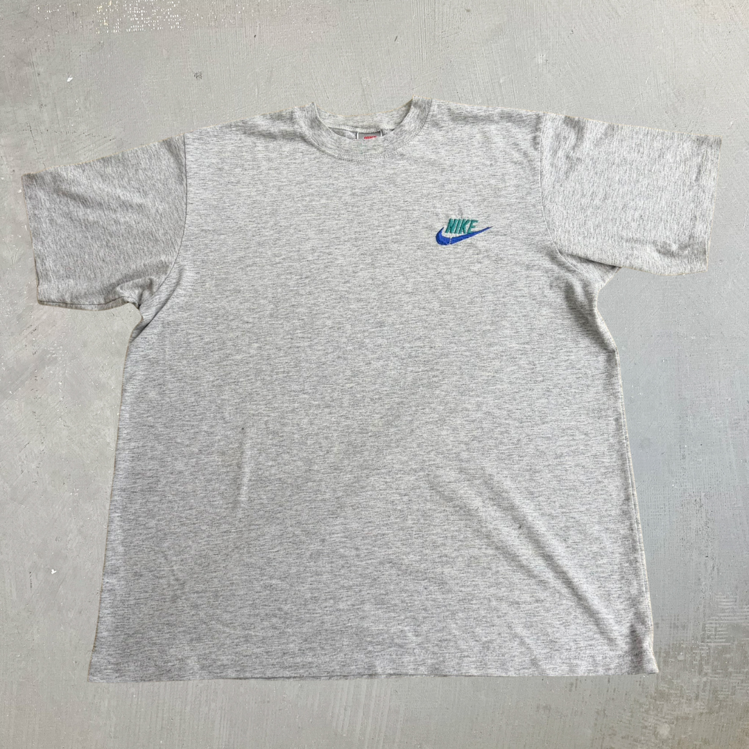 J- Vintage Nike Embroidered Text & Swoosh Single Stitch Tee - L