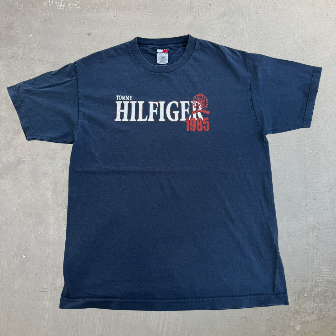 J- Vintage Tommy Hilfiger 1985 Text Graphic Tee - L