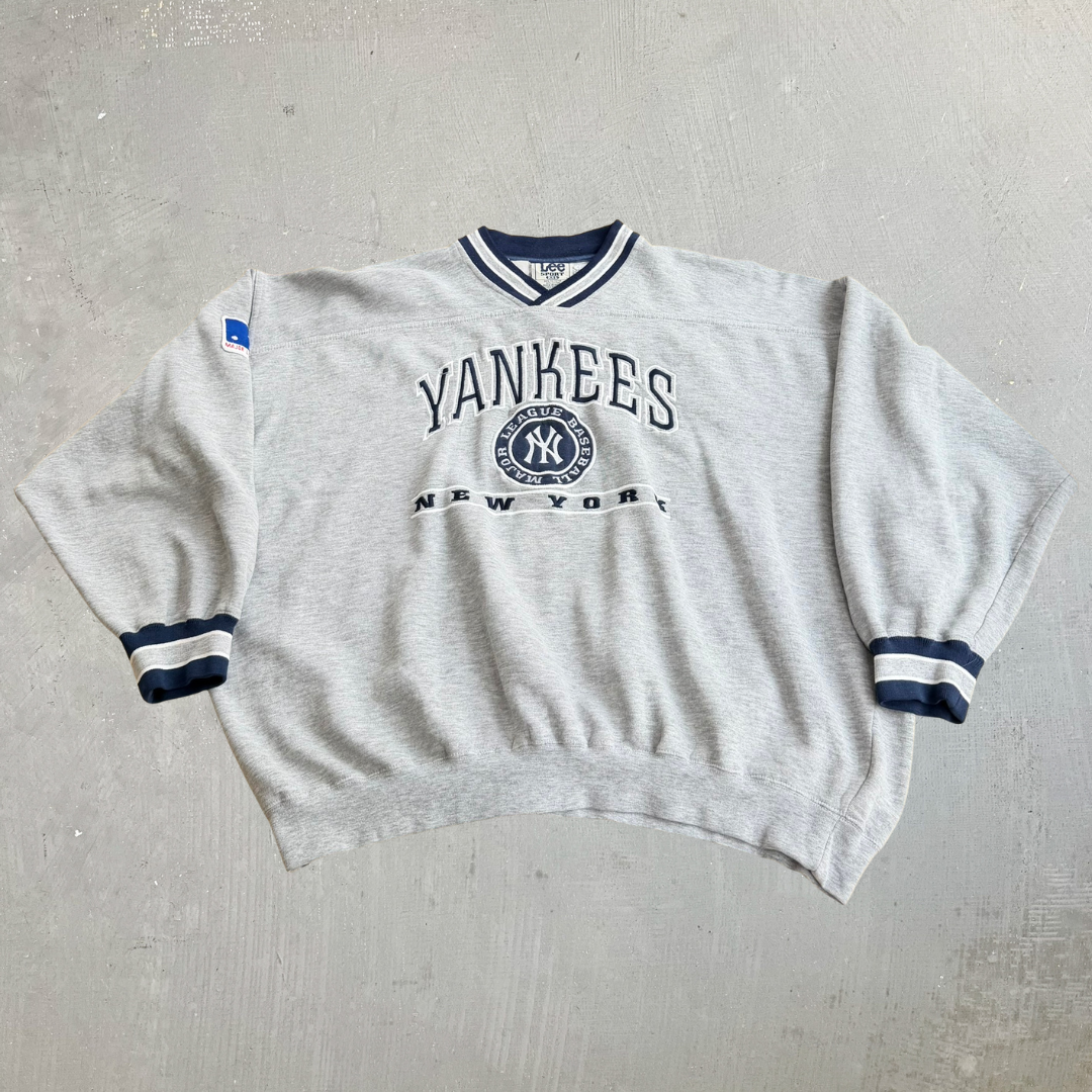 J- Vintage New York Yankees MLB Lee Embroidered Logo Graphic Crewneck - 2XL