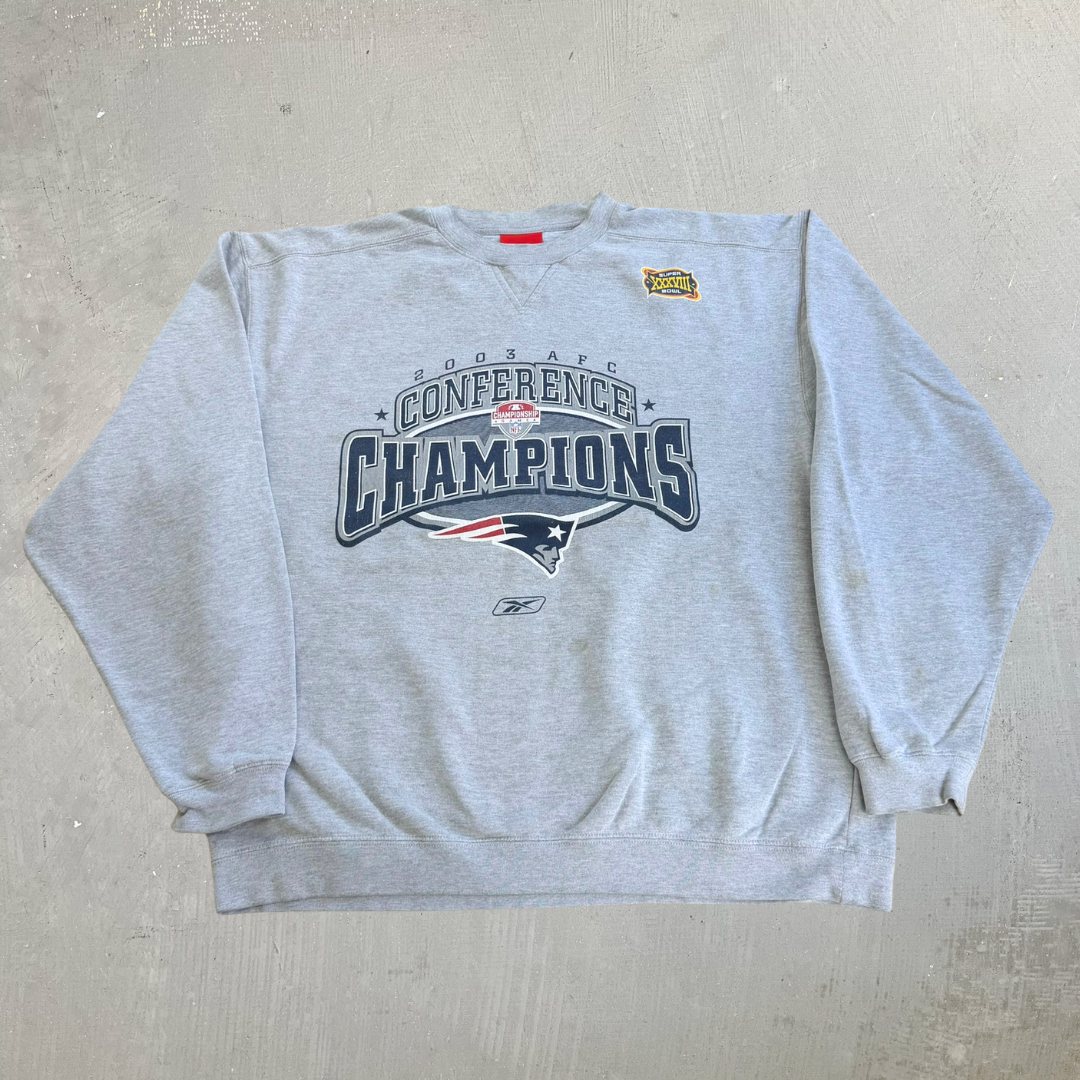 J- Vintage '03 New England Patriots NFL AFC Champions Graphic Crewneck - L
