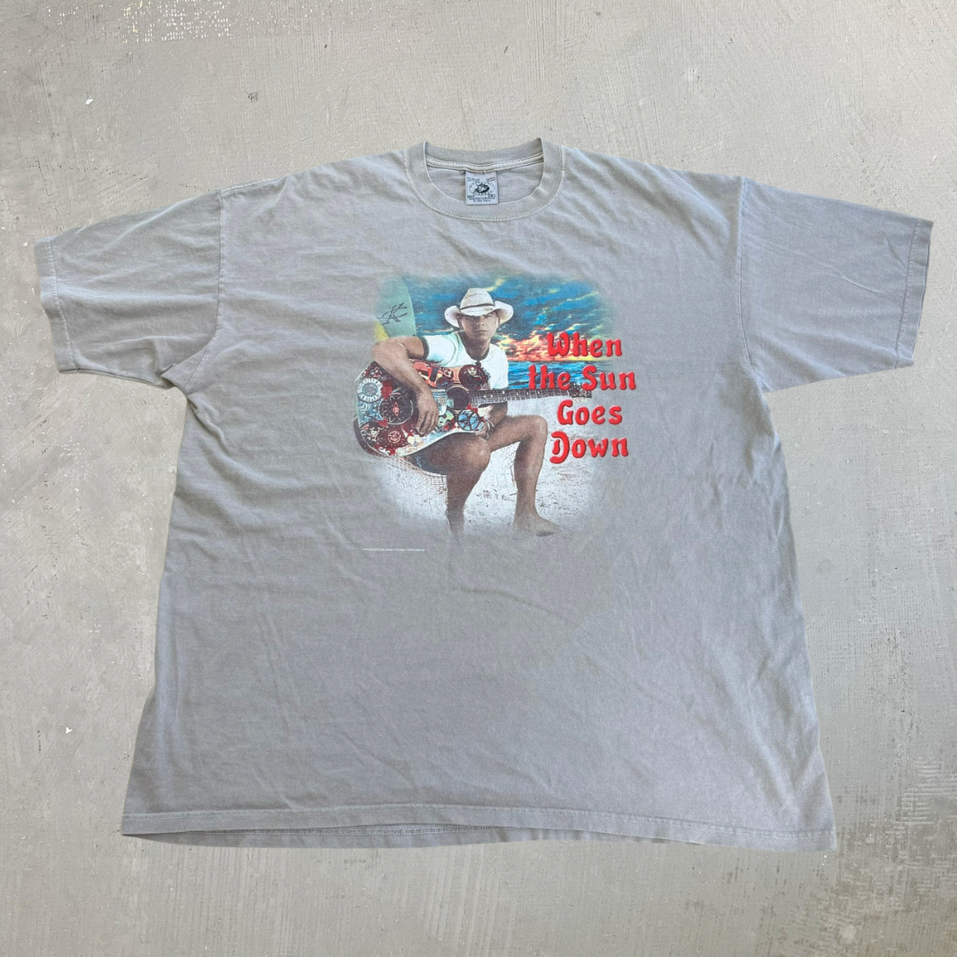 J- Vintage '04 Kenny Chesney When The Sun Goes Down Picture Graphic Tee - 2XL