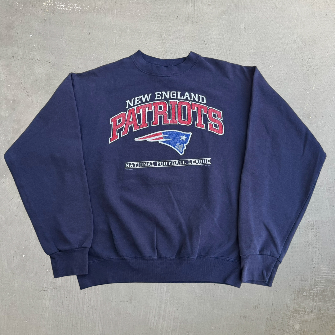 J- Vintage '98 New England Patriots NFL Lee Logo & Text Made In USA Crewneck - XL (fits L)