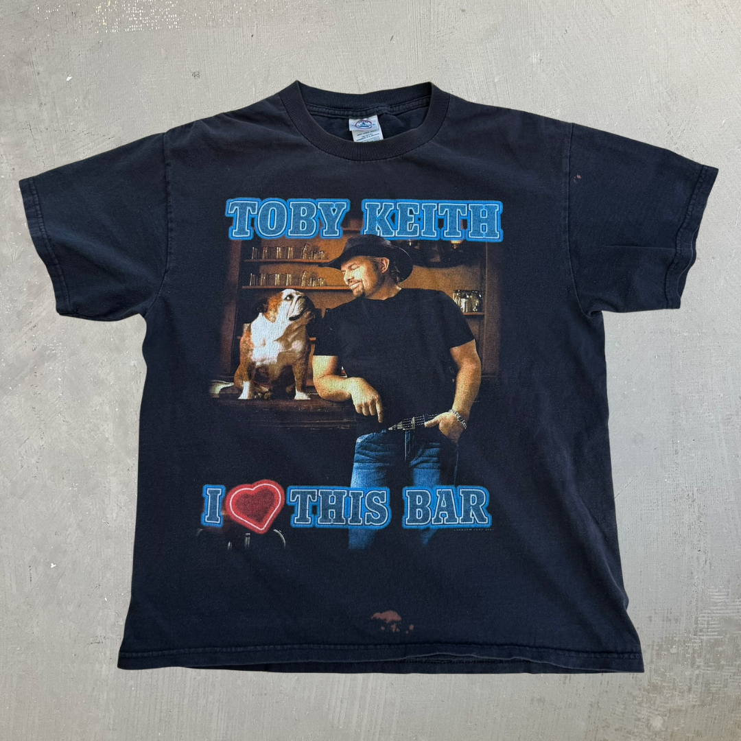 J- Vintage '05 Toby Keith I Love This Bar Tour Picture Screenplay Tee - M