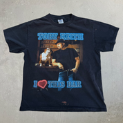 J- Vintage '05 Toby Keith I Love This Bar Tour Picture Screenplay Tee - M