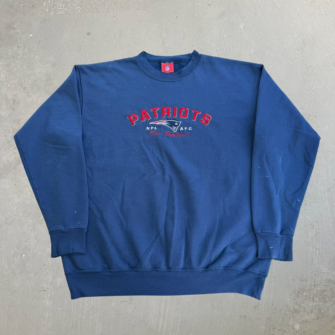 J- Vintage New England Patriots NFL Embroidered Logo & Text Crewneck - XL