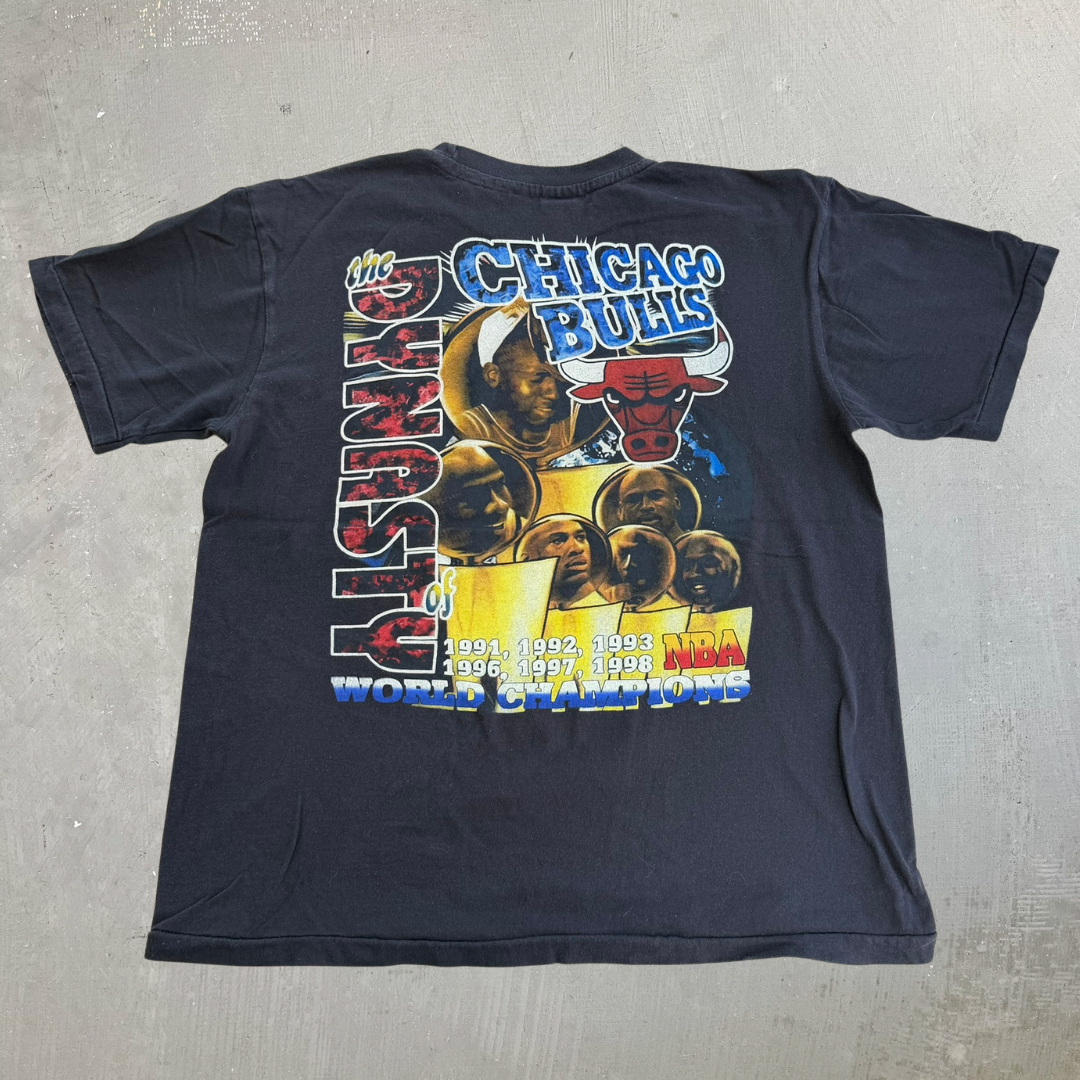J- Vintage '98 Chicago Bulls NBA Double 3 Peat Picture Graphic Single Stitch Tee - XL