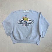 J- Vintage '03 New England Patriots Super Bowl 35 NFL Graphic Crewneck - L
