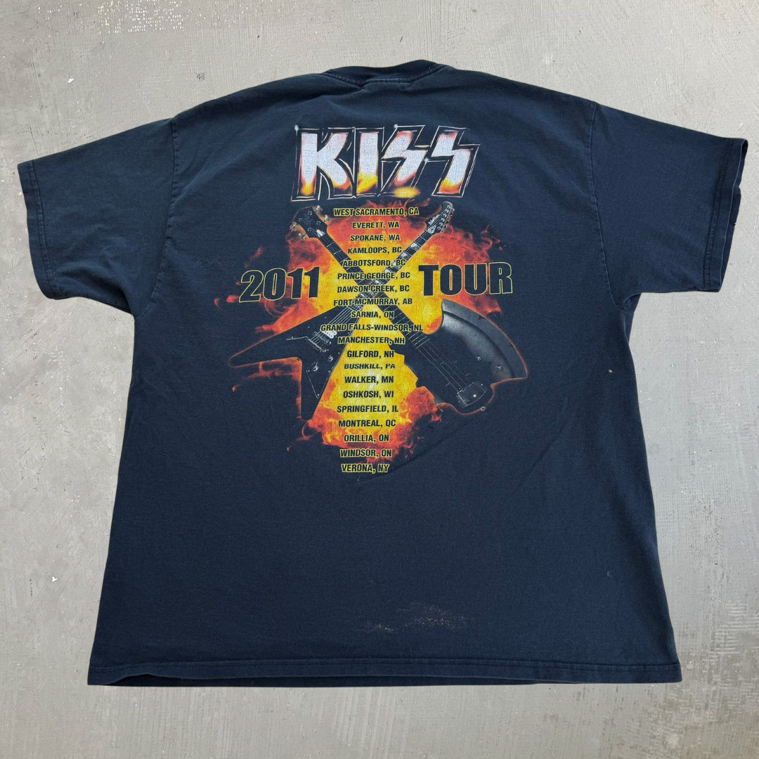 J- Vintage '11 Kiss The Hottest Show On Earth Tour Graphic Tee - XL