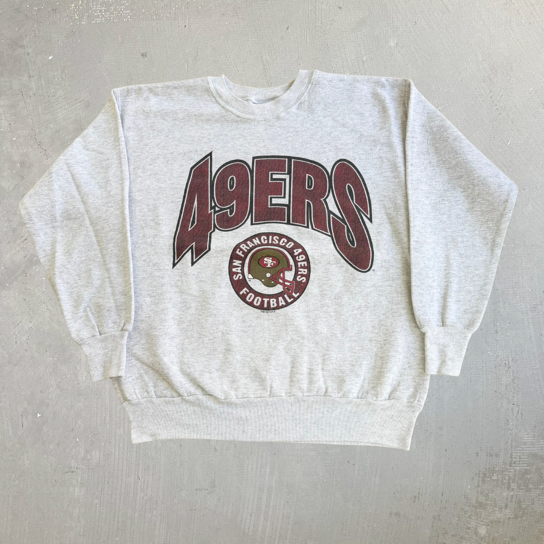 J- Vintage '97 San Francisco 49ers NFL Logo & Text Graphic Crewneck - M