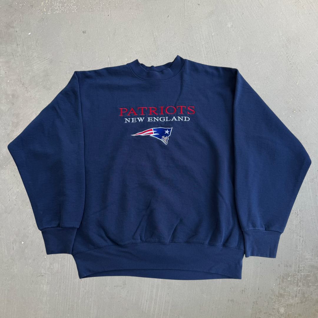 J- Vintage 90s New England Patriots NFL Pro Player Embroidered Logo & Text Made In USA Crewneck - L