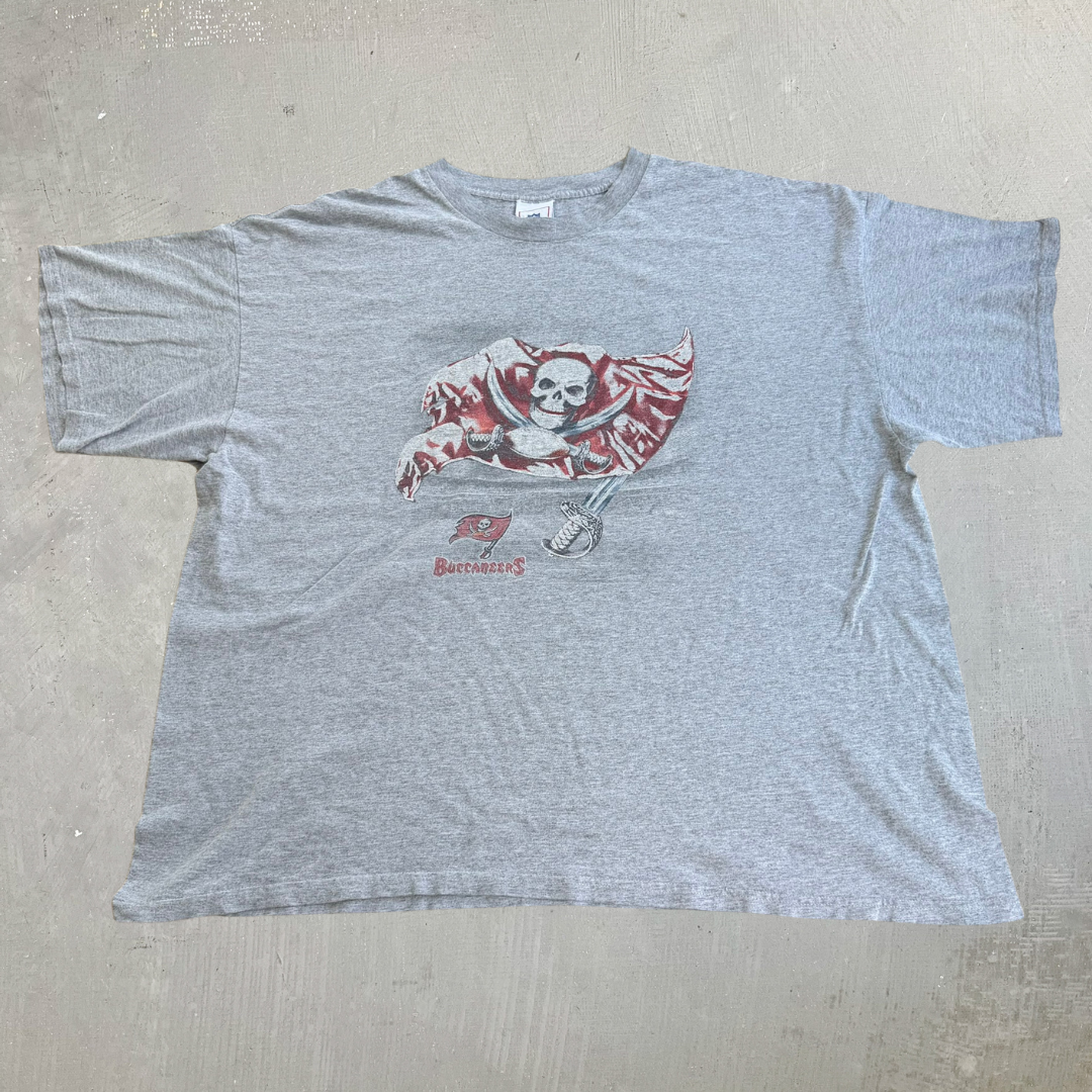 J- Vintage Tampa Bay Buccaneers NFL Graphic Logo Tee - XL