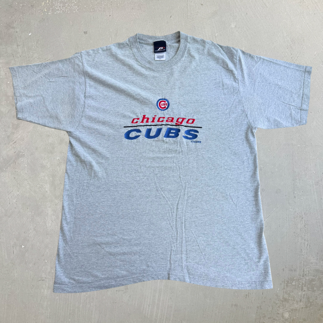 J- Vintage '98 Chicago Cubs NFL Pro Player Embroidered Text & Logo Tee - L
