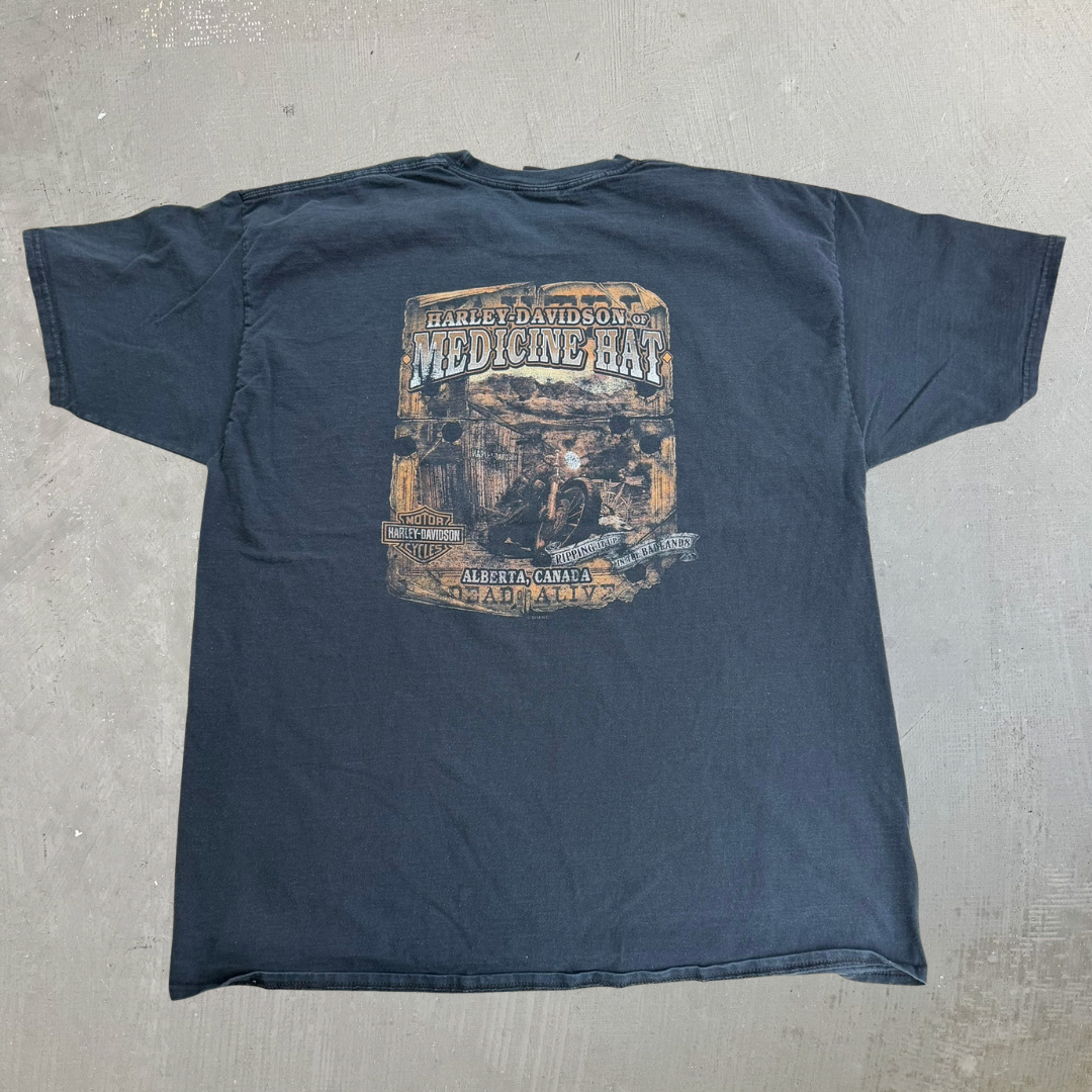 J- Vintage '14 Harley Davidson Medicine Hat Alberta Graphic Tee - 2XL