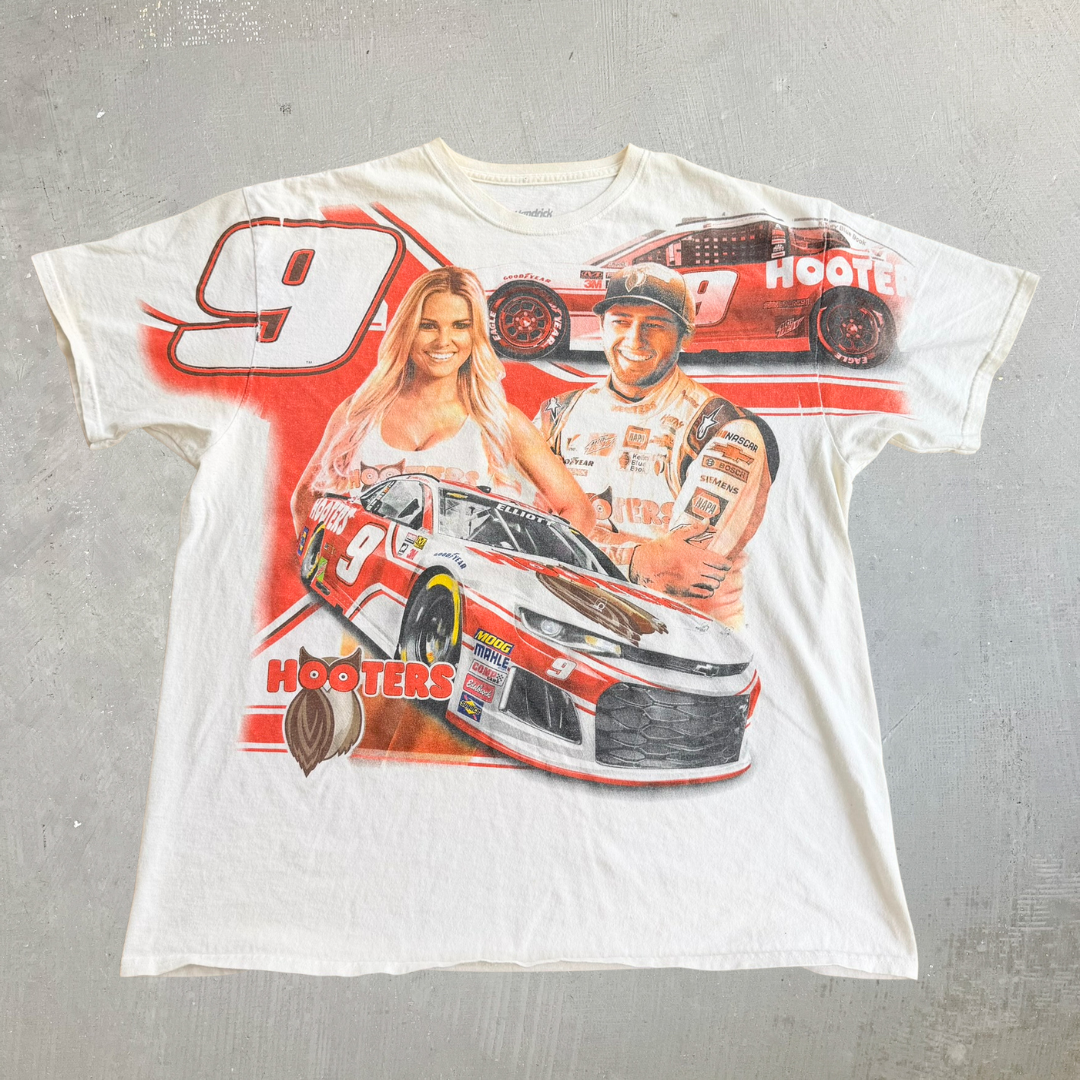 J- Vintage Nascar Hooters Chase Elliot Picture & Car Jumbo Print Tee - XL