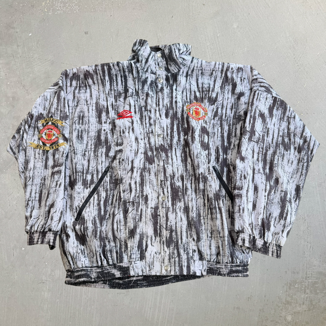 J- Vintage Umbro Manchester United Football Club Embroidered Patch Text Lightweight Zip Up Jacket - XL