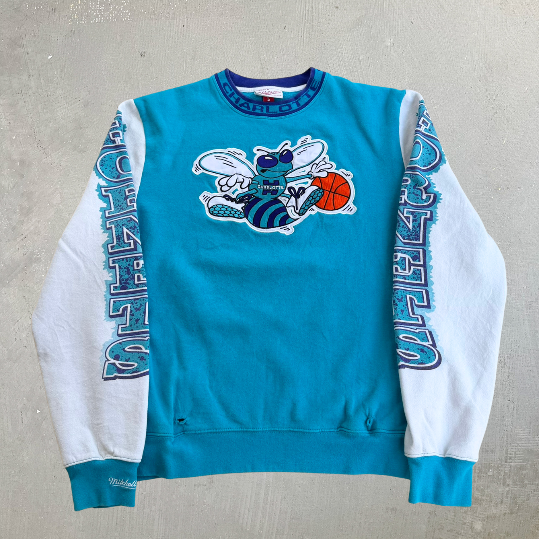 J- Vintage Charlotte Hornets NBA Mitchell & Ness Embroidered Logo Crewneck - L