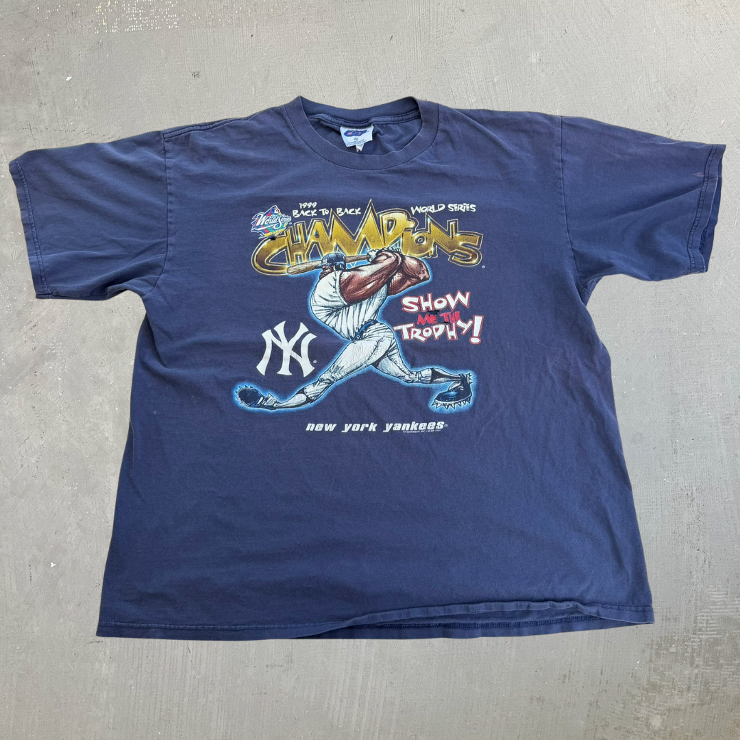 J- Vintage '99 New York Yankees MLB Back To Back World Series Champions Graphic Tee - XL