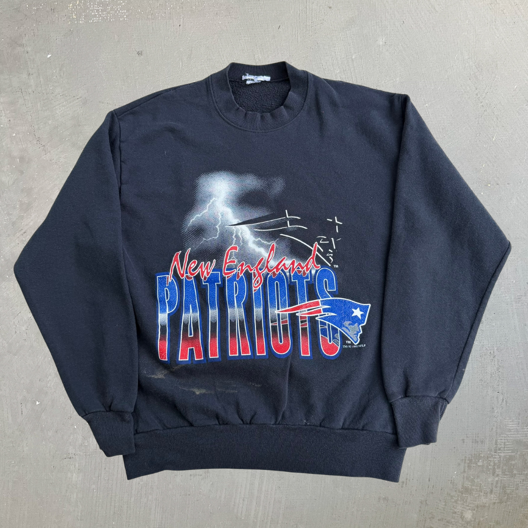 Vintage '95 New England Patriots NFL Text & Logo Graphic Crewneck - M