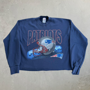 J- Vintage New England Patriots NFL Graphic Helmet & Logo Cropped Crewneck - L
