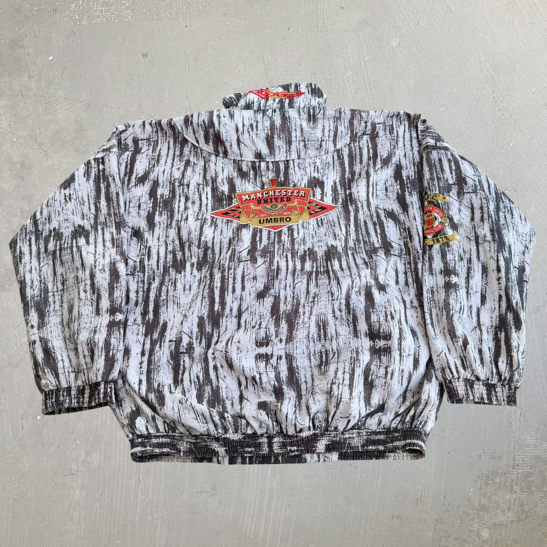 J- Vintage Umbro Manchester United Football Club Embroidered Patch Text Lightweight Zip Up Jacket - XL
