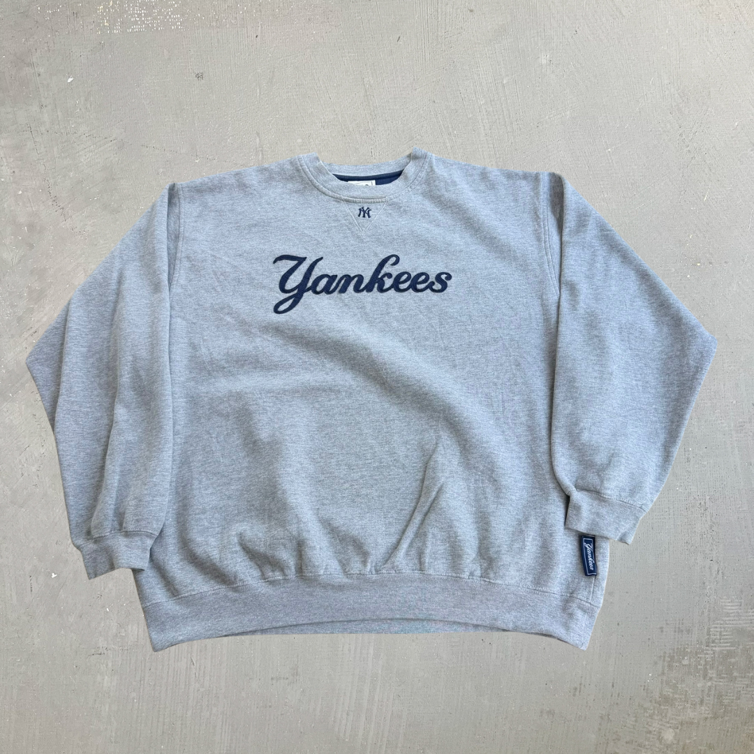 J- Vintage New York Yankees MLB Lee Embroidered Logo Crewneck - L