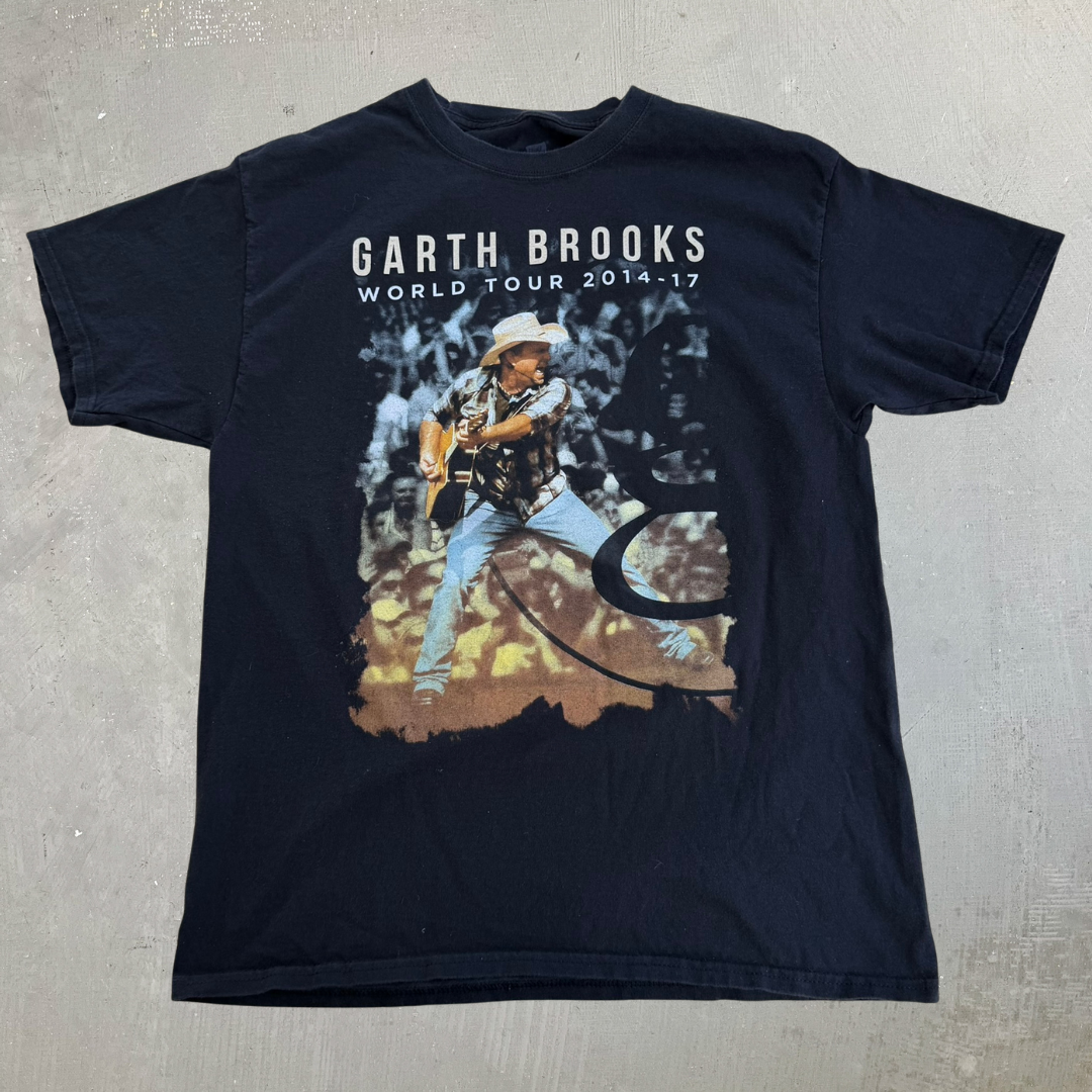 J- '17 Garth Brooks World Tour Picture Graphic Tee - L