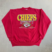 J- Vintage 90s Kansas City Chiefs NFL Trench Graphic Made In USA Crewneck - M