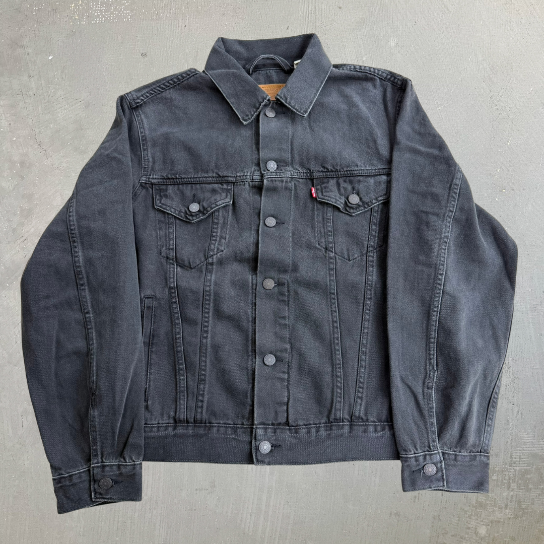 J- Levi's Vintage Fit Black Denim Jacket - M