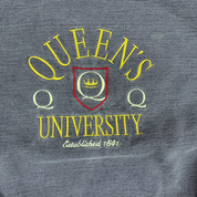 J- Vintage Queen's University Embroidered Text Graphic Crewneck - M