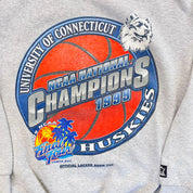 F- Vintage '99 NCAA Starter University Of Connecticut Huskies Champions Crewneck
