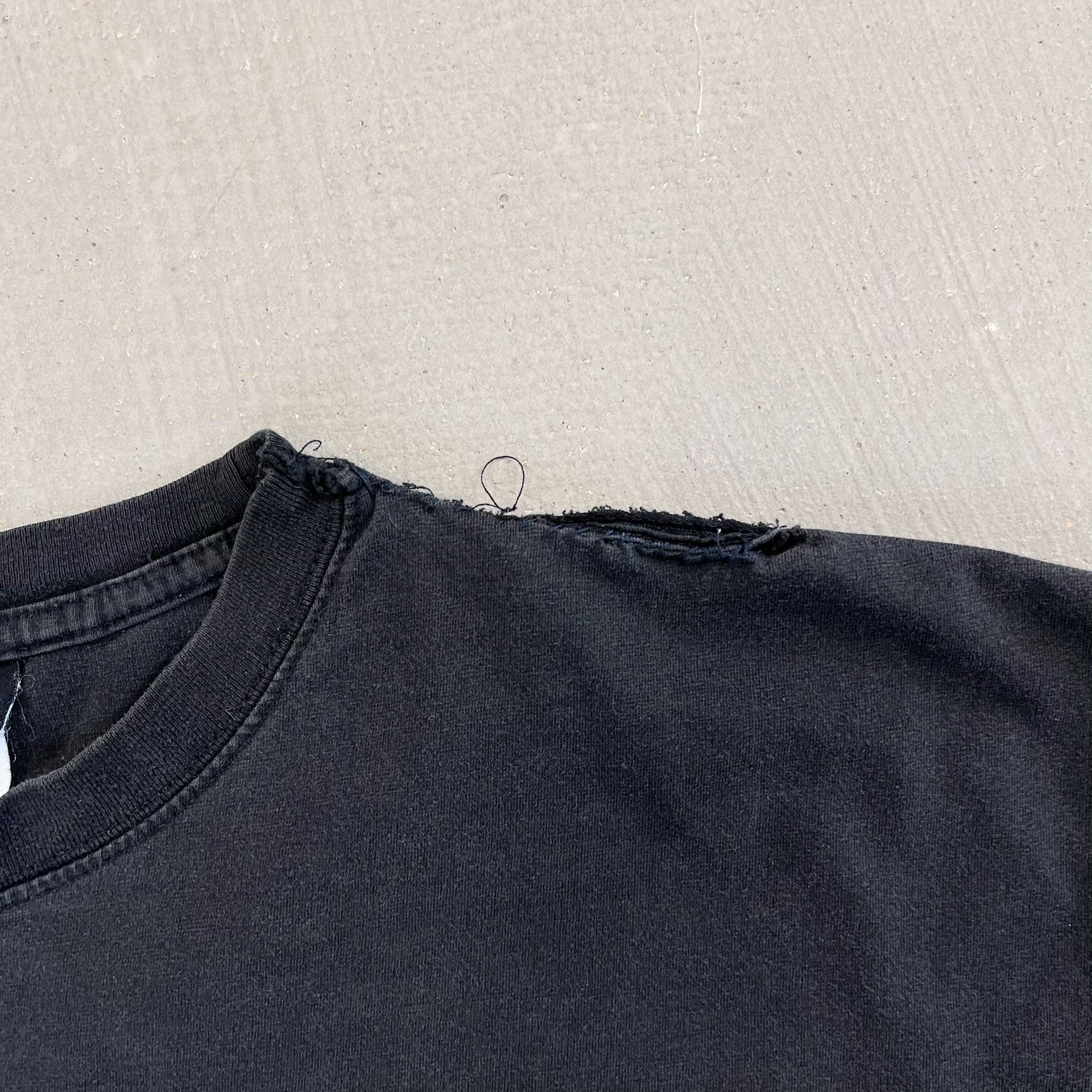 F- Vintage '01 AC/DC 01-02 World Tour Hell's Bell Graphic Tee