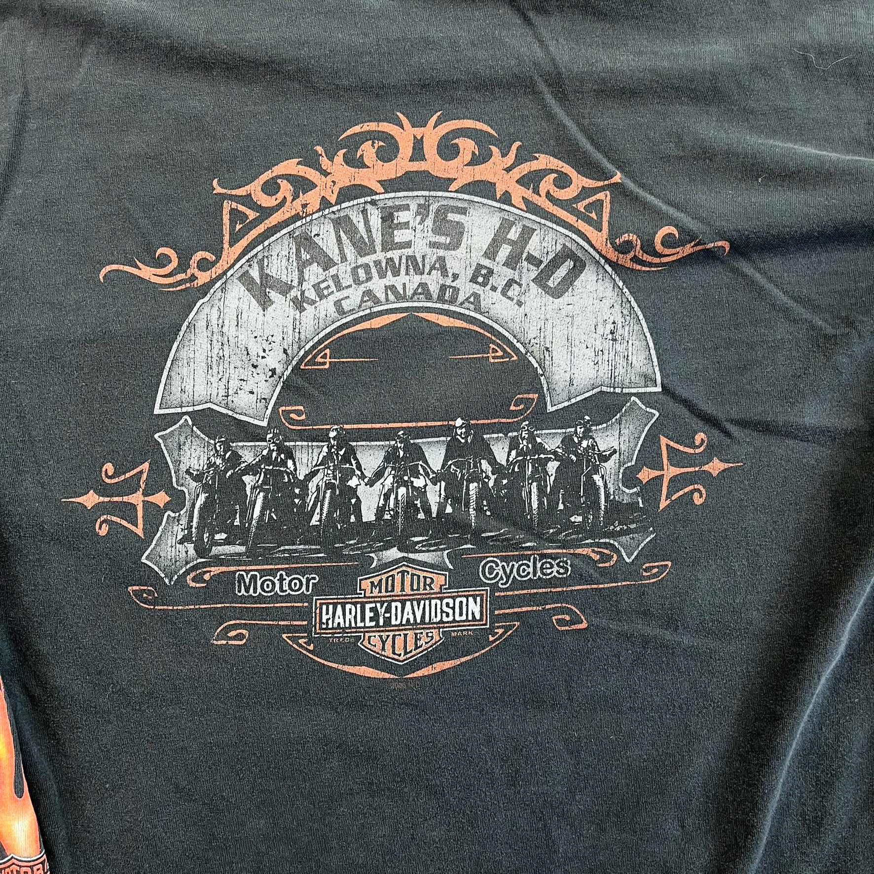 F- Vintage '05 Harley Davidson Kelowna BC Fire Graphic Long Sleeve Tee