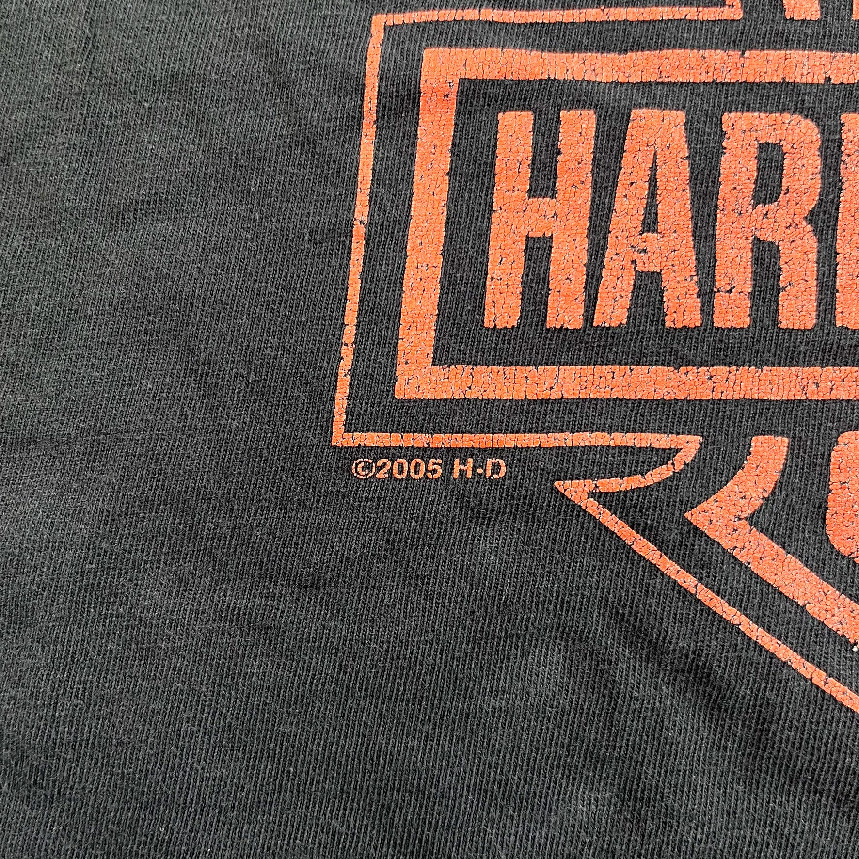 F- Vintage '05 Harley Davidson London England Long Sleeve Tee