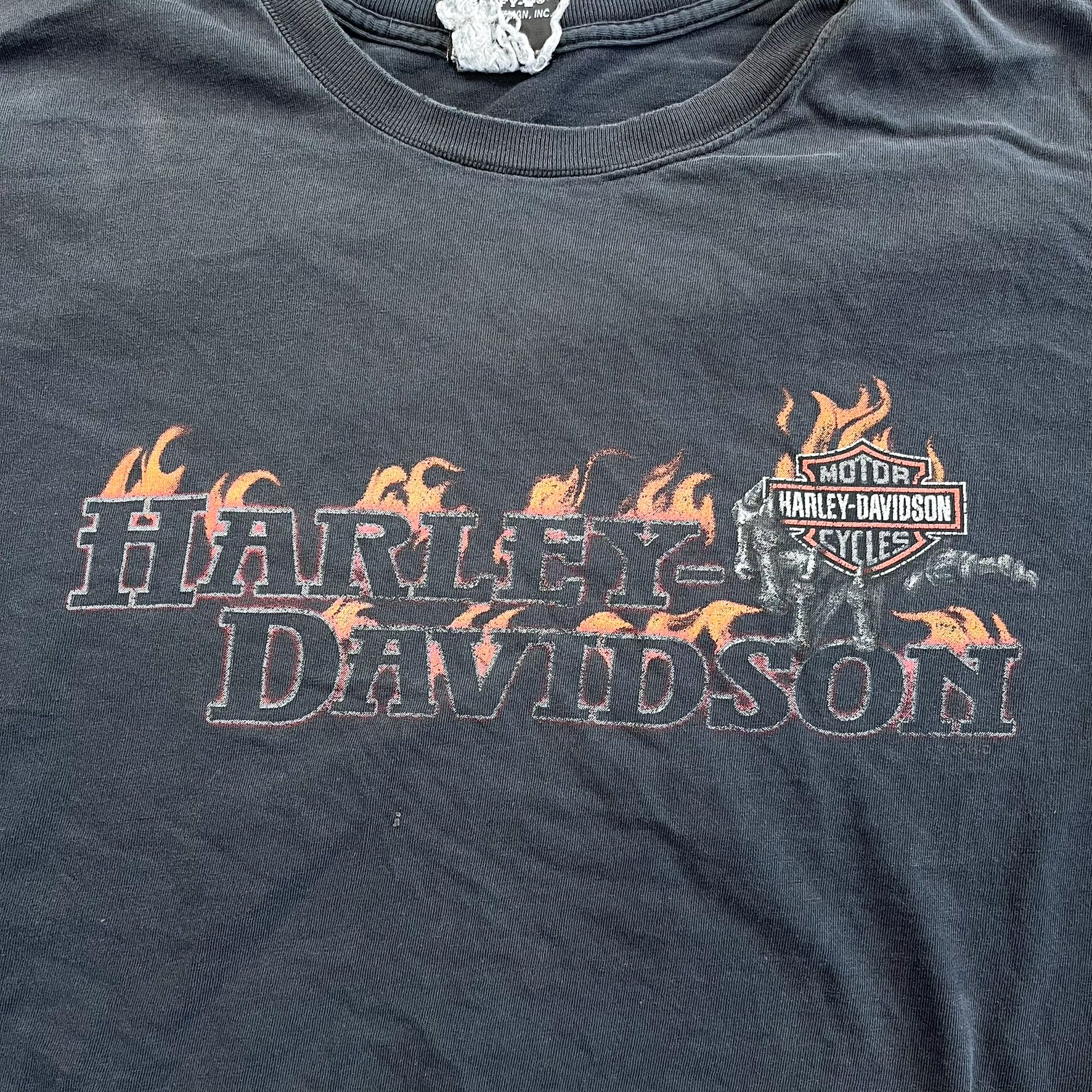 F- Vintage '05 Harley Davidson London England Long Sleeve Tee