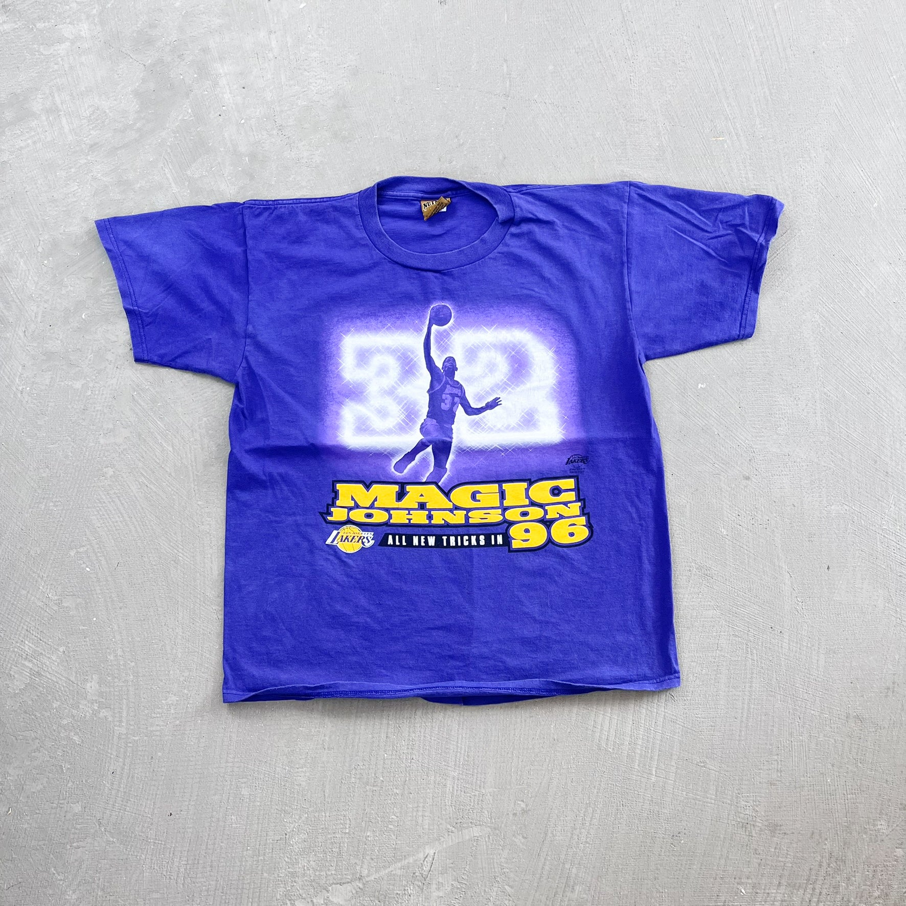 F- Vintage '96 Los Angeles Lakers Magic Johnson NBA Lee Tee