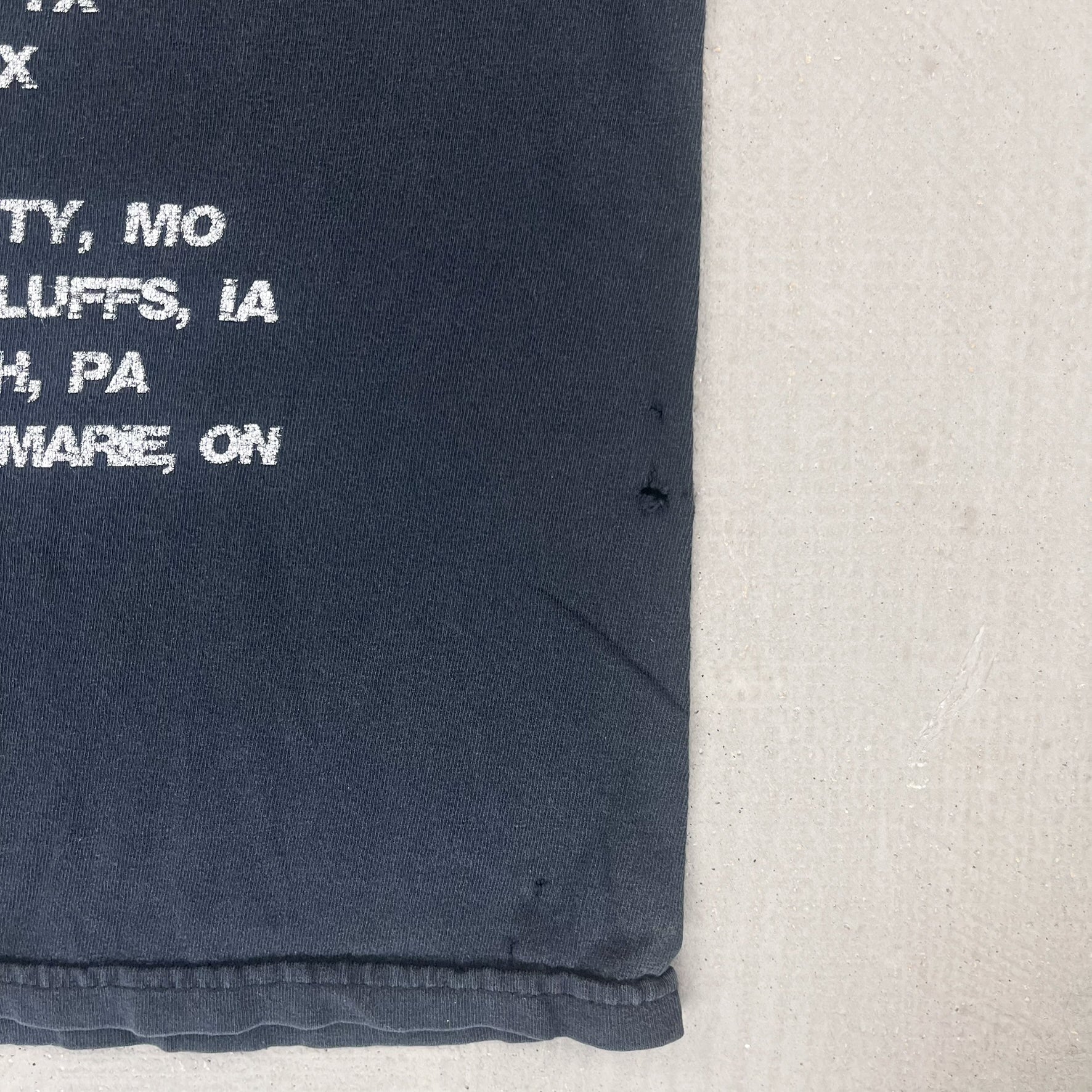 F- Vintage '09 Kiss if Its Too Loud You're Too Old Tour tee