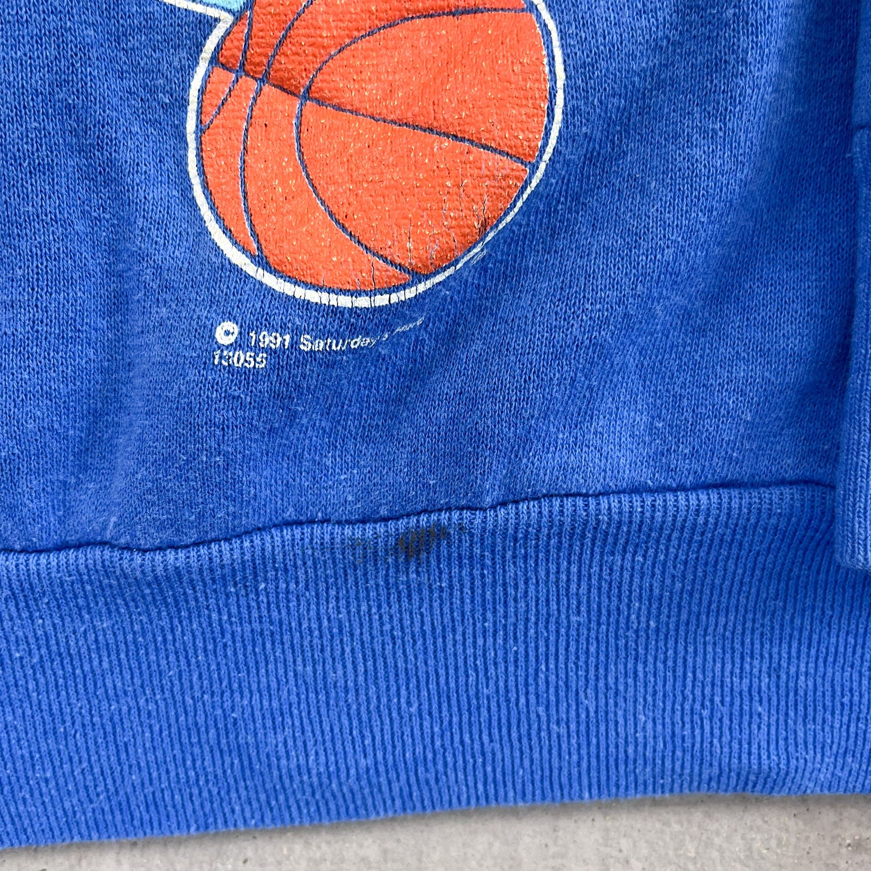 F- Vintage '91 New York Knicks NBA Text & Graphic Crewneck