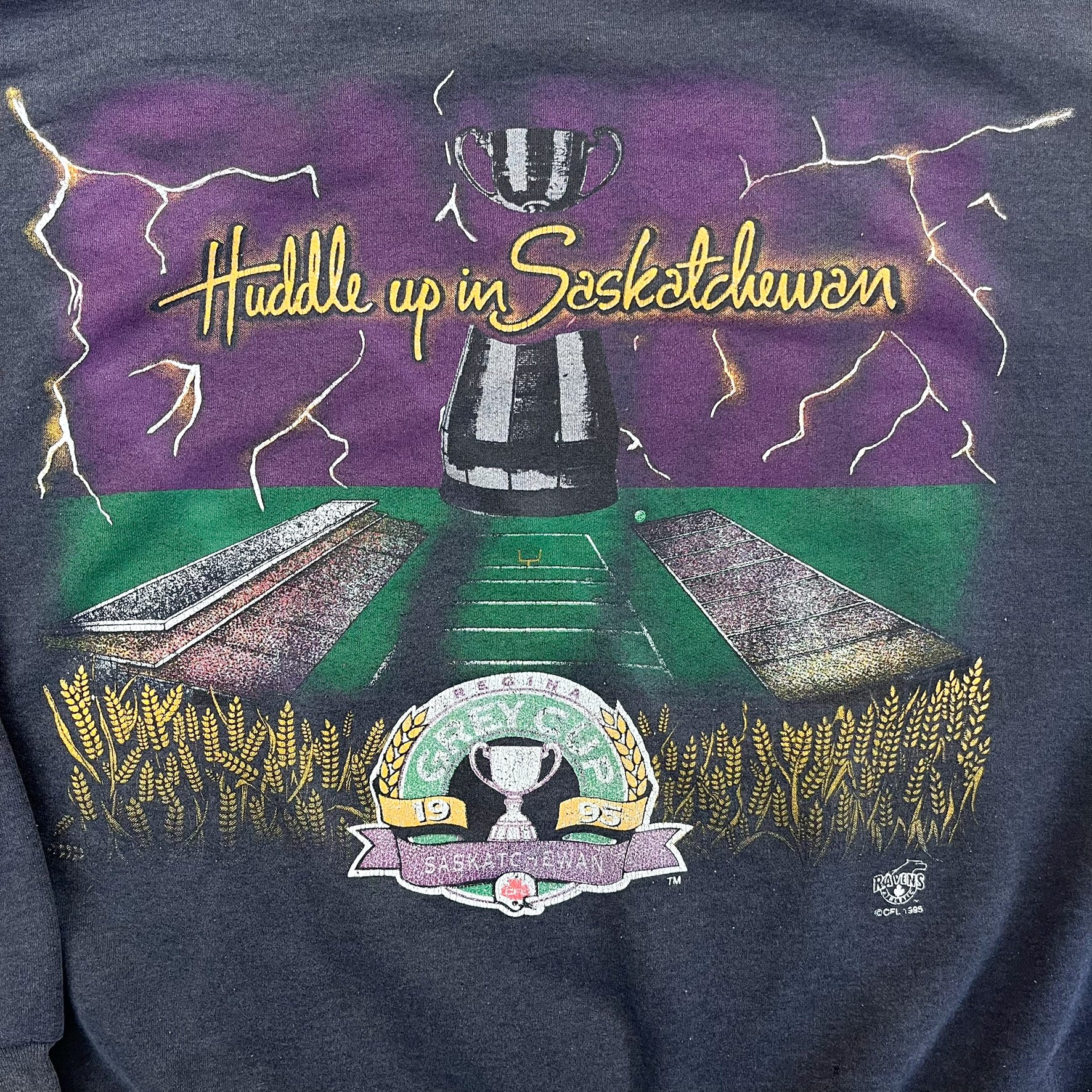 F- Vintage '95 Regina Grey Cup CFL Raven Tag Graphic Crewneck