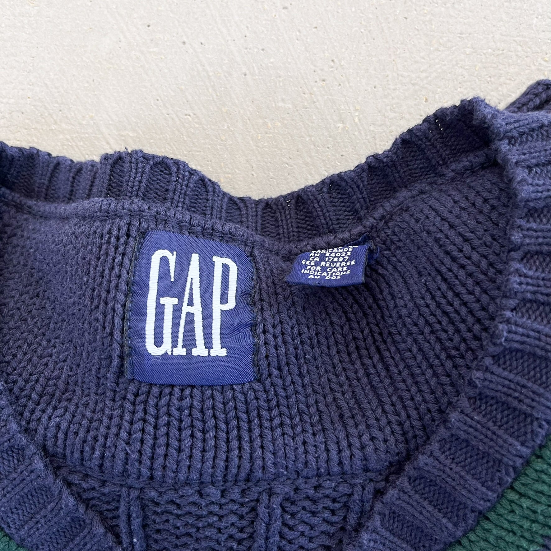 F- GAP 90s Woven V Neck Style Knit Sweater