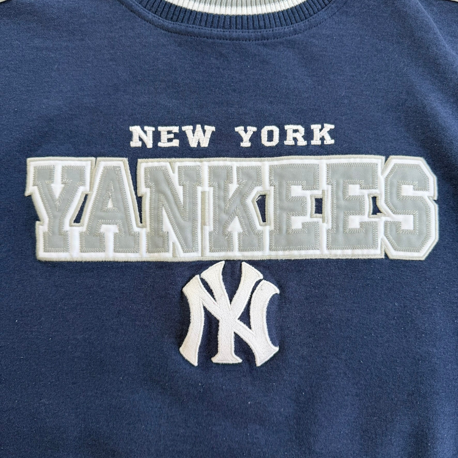 J- Vintage New York Yankees MLB Lee Embroidered Text Crewneck - L