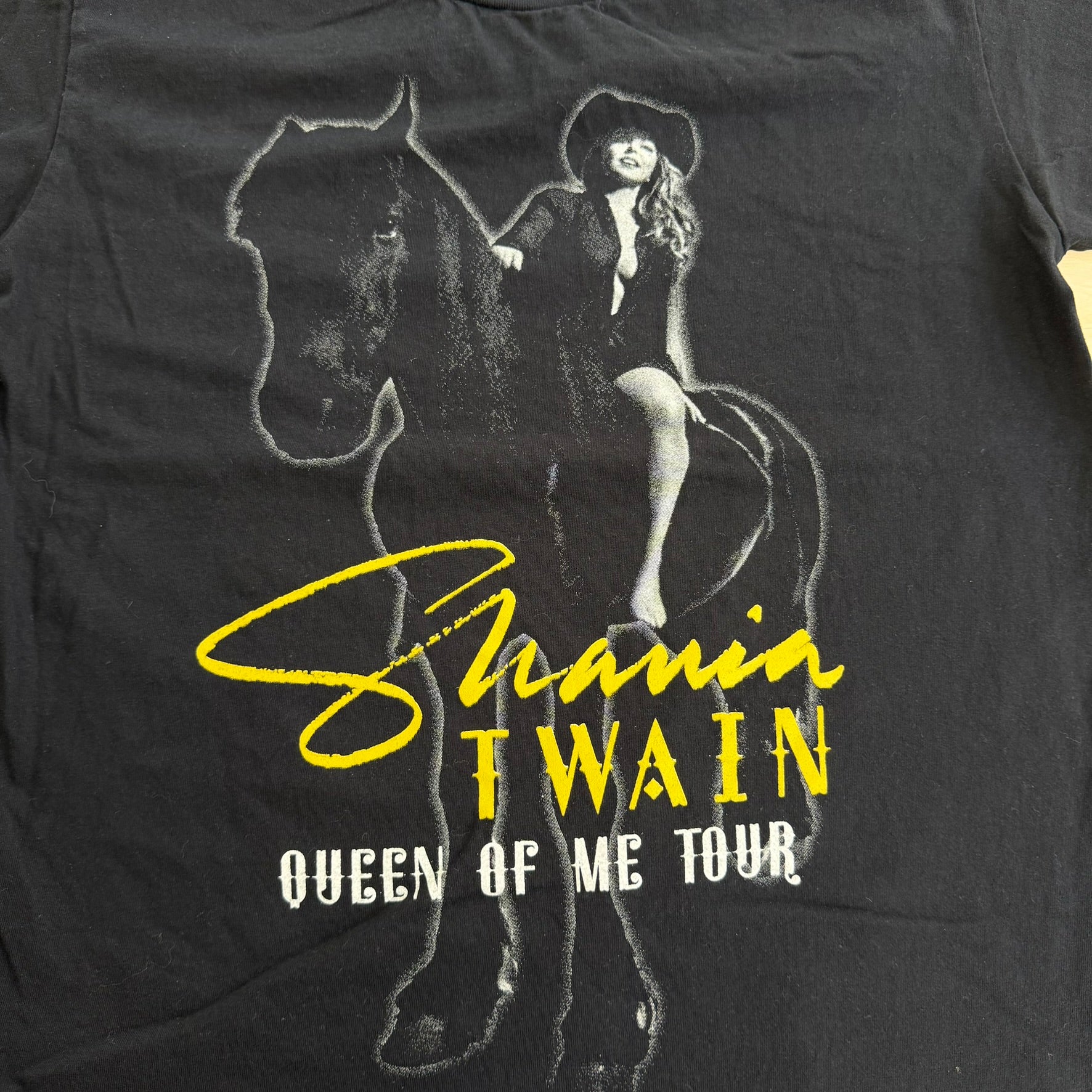 J- '23 Shania Twain Queen Of Me Tour Pictures Tee - M